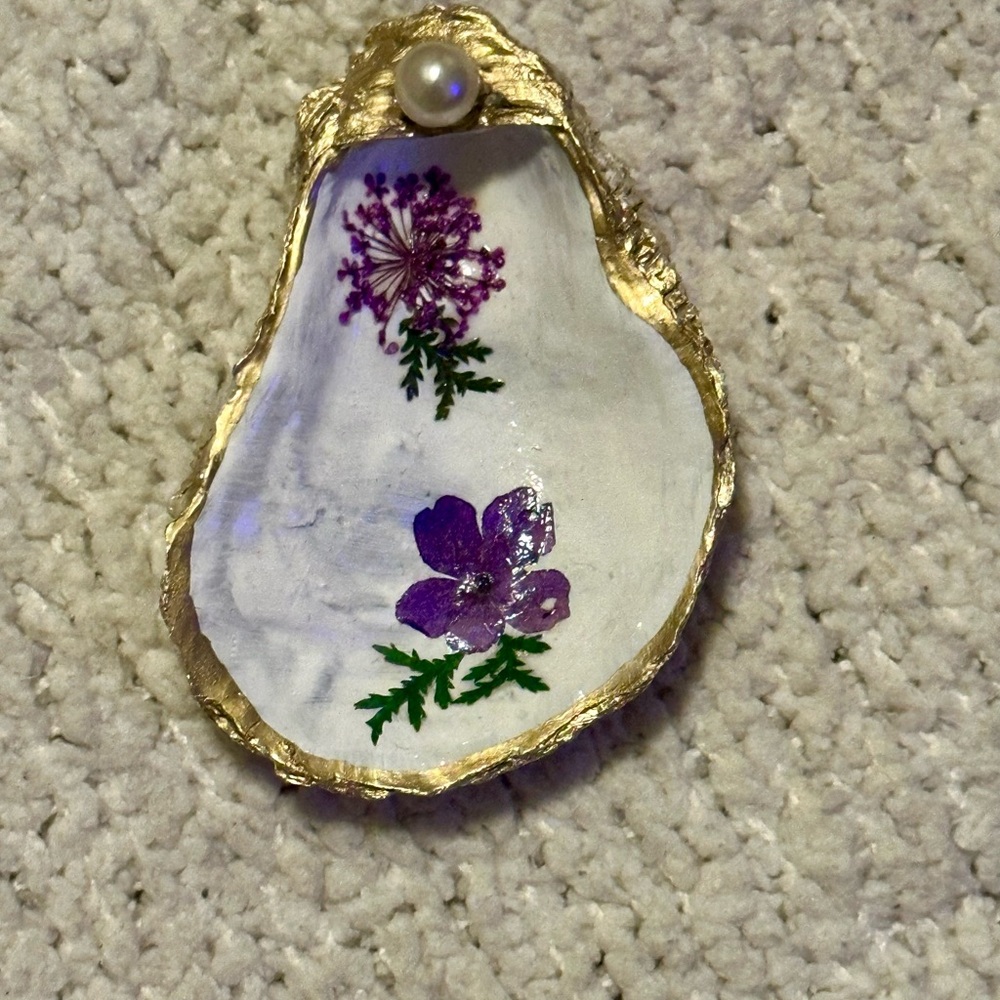Decorative oyster shell ring dish with Purple Floral Design